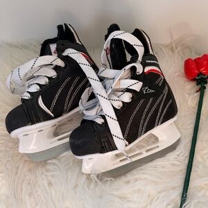 Great condition BAUER hockey skates